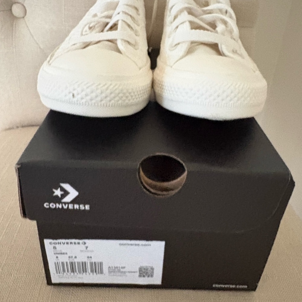 Converse Chuck Taylor All Star Textured Material  size 7